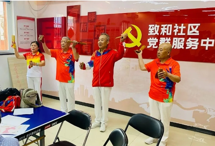 育祖国“花朵”，促“夕阳”更红